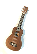 BESSER UK3021 Ukelele Soprano + Funda