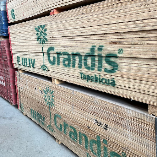 GRANDIS 18mm 4/4 244x122 Multilaminado Fenolico