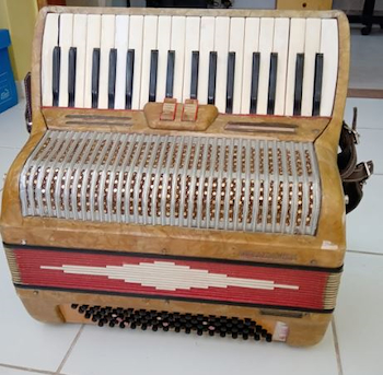 Acordeon usada MAESTROPIANO 80 bajos Acordeon Maestropiano 80 bajo USADO