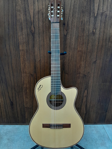 Gracia EE Guitarra Electroacustica c/corte y EQ Fishman