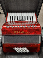 TA-4826 Acordeón a Piano.
-26 Teclas. 48 Bajos 3 Registros
-Incluye