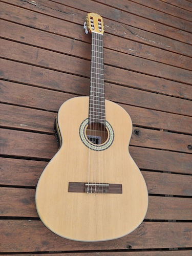 SEGOVIA E160NEQ GUITARRA CLASICA CON ECUALIZADOR MEDIO CONCIERTO C/FUNDA - $ 253.400