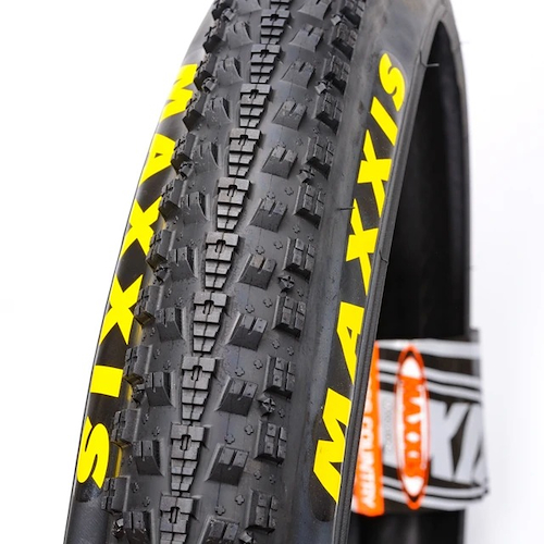 Cubierta Logo AMARILLO Maxxis CROSSMARK II 29 * 2.25 Alambre - $ 22.794<sup>79</sup>