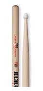 VIC FIRTH Palillo American Classic Punta Nylon -2BN