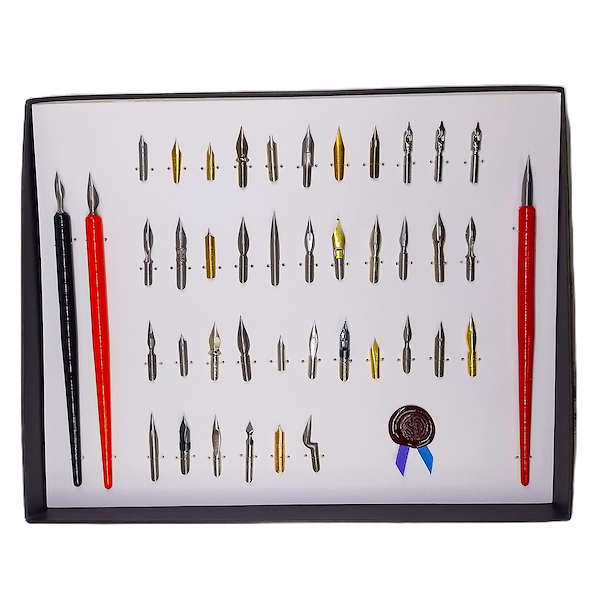 ESTUCHE X 42 PLUMAS + 3 PORTAPLUMAS MARE DI CARTA Cuarenta y dos plumas antiguas diferentes. Tres po
